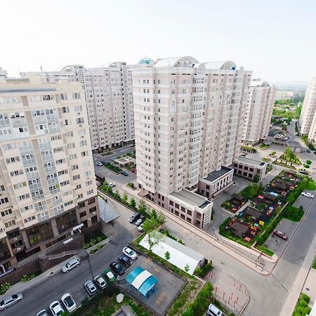Razmestim в ЖК Шахристан на 15 этаже Алмати Екстер'єр фото